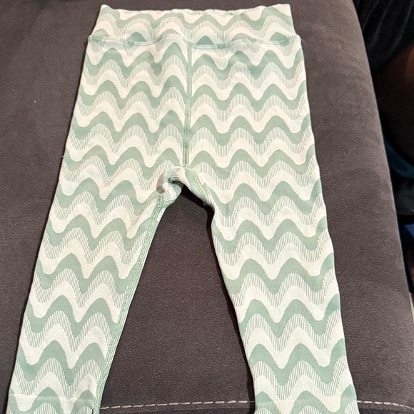 8086. Free People capri leggings - Picture 2 of 5